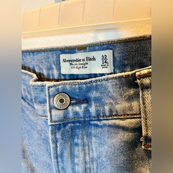 Abercrombie & Fitch women’s The Ankle Straight Ultra High Rise size 32/14 - Picture 2 of 5